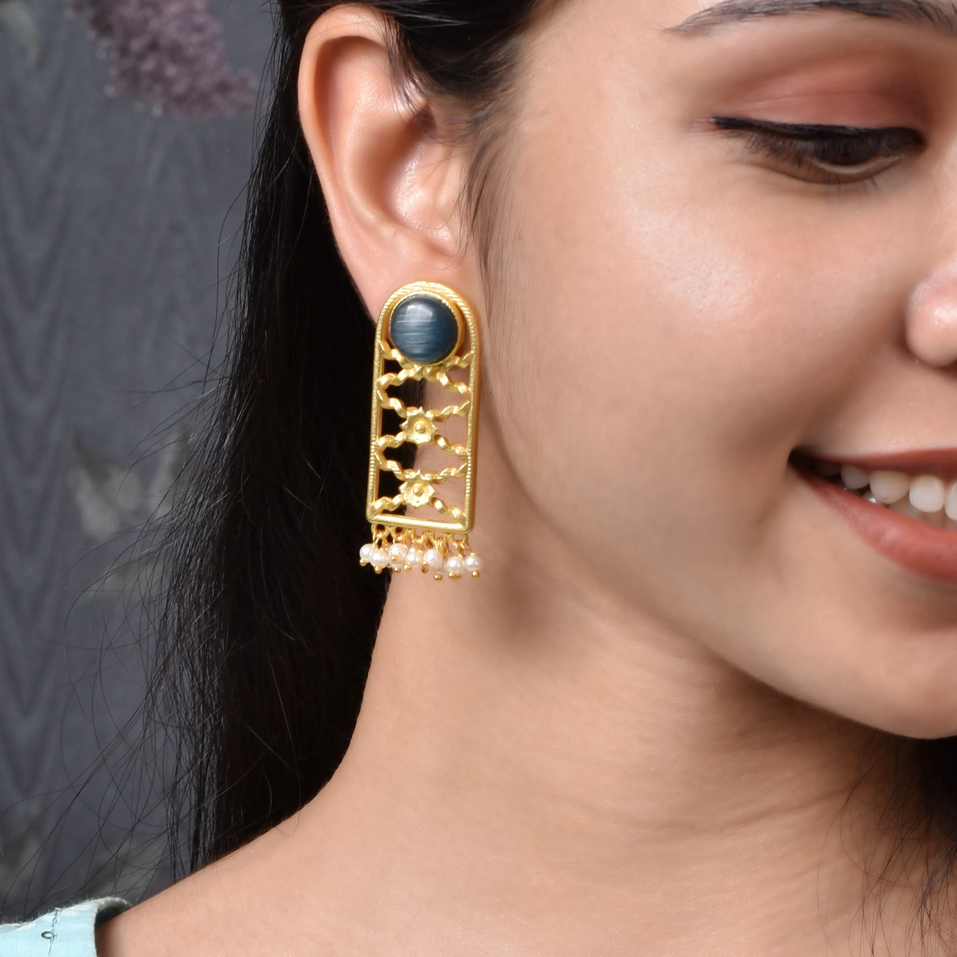 Priyali Matte Gold Stud
