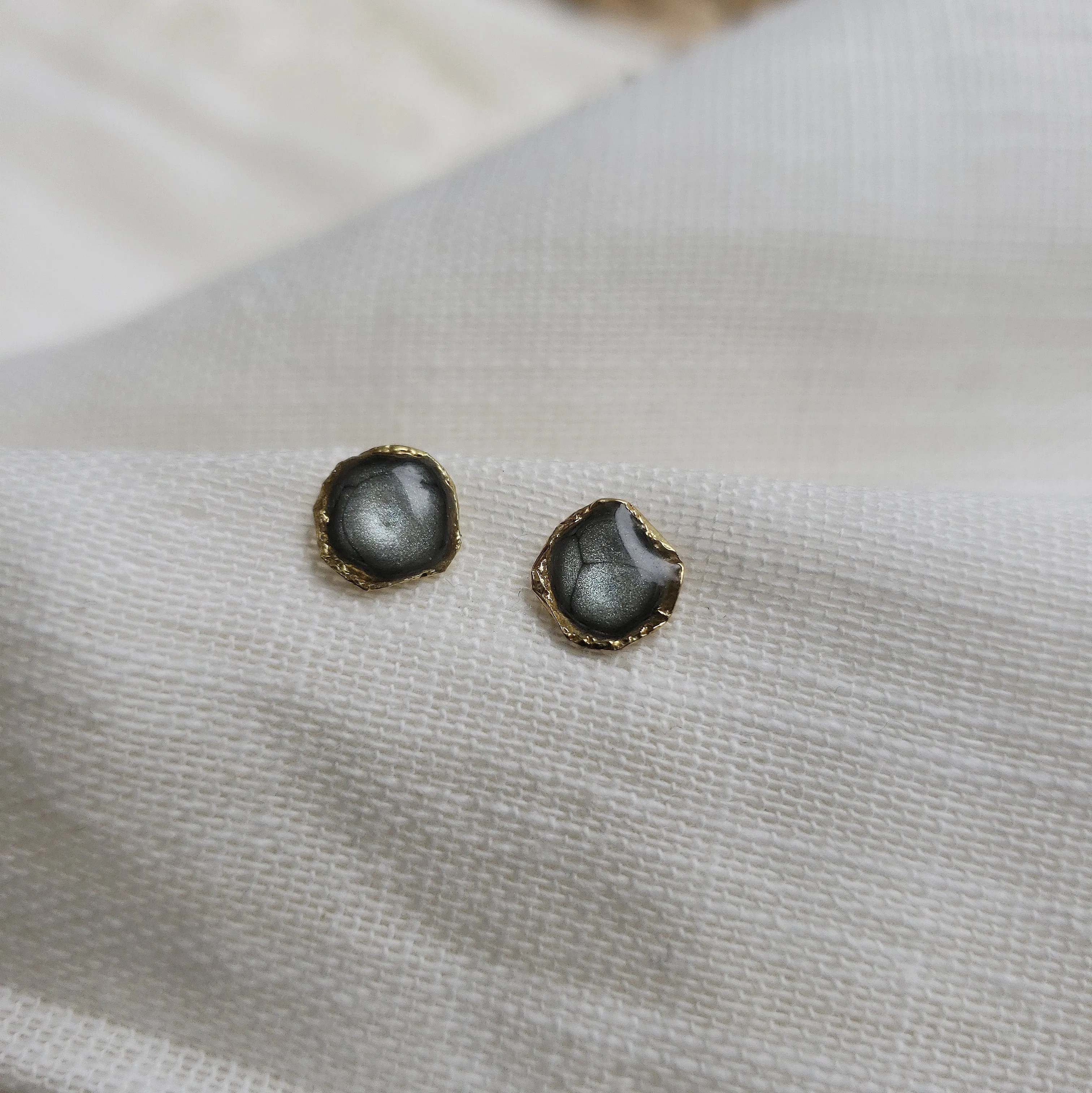 Reticulated Enamel Studs - Moonstone