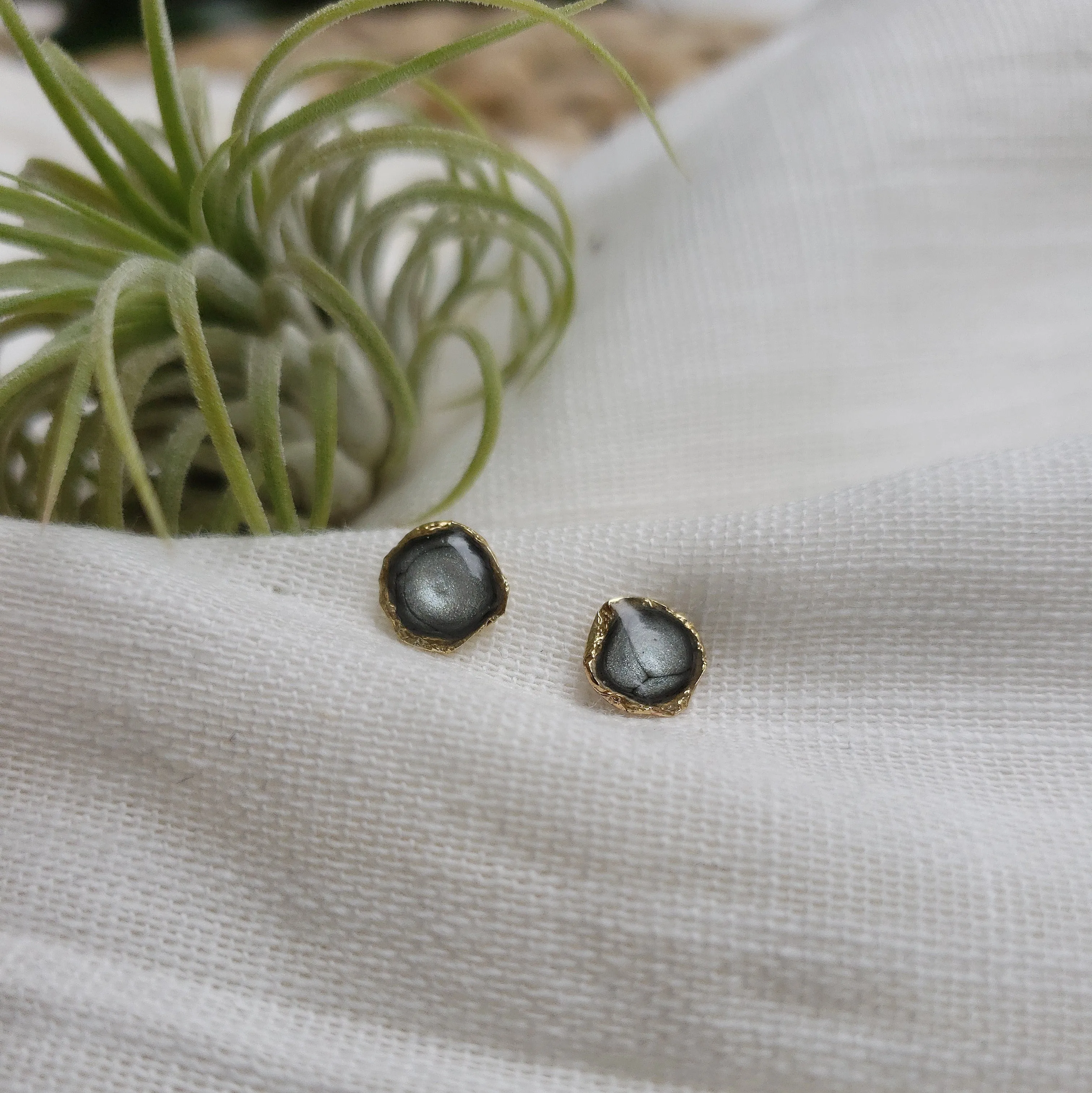 Reticulated Enamel Studs - Moonstone