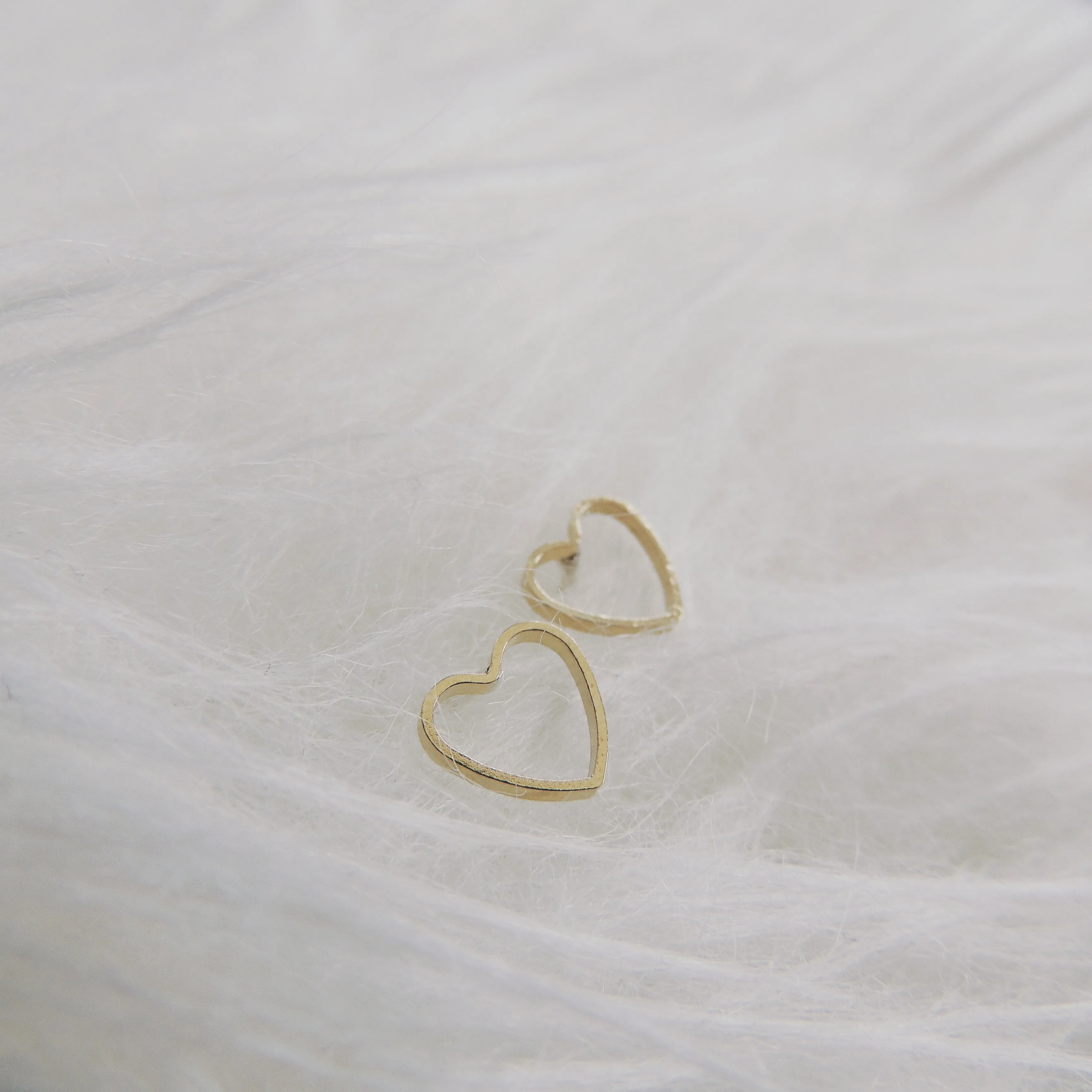 SALE-Heart Studs